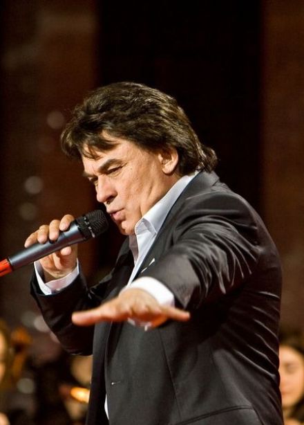 Александр Серов